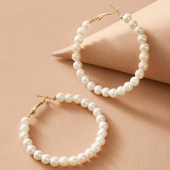 💖 2/$30 Women's Faux pearl beaded big gold plated hoop earrings - Picture 3 of 11